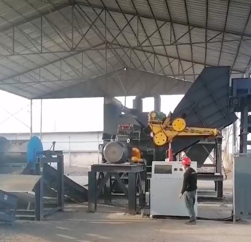 安徽地區(qū)315型破碎機(jī)使用現(xiàn)場(chǎng)，新機(jī)待運(yùn)行